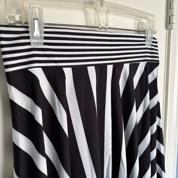 SHEIN Black and White Striped Maxi Skirt - Picture 8 of 9